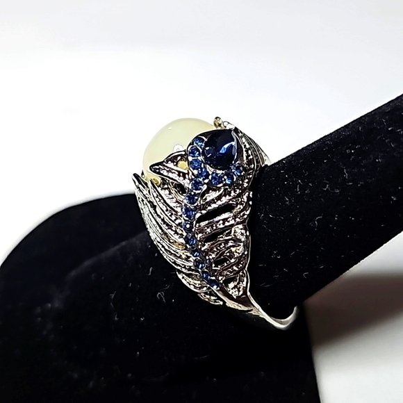 White Lucite Blue Rhinestone Statement Ring Silver Tone Setting Size 9 - Picture 7 of 12